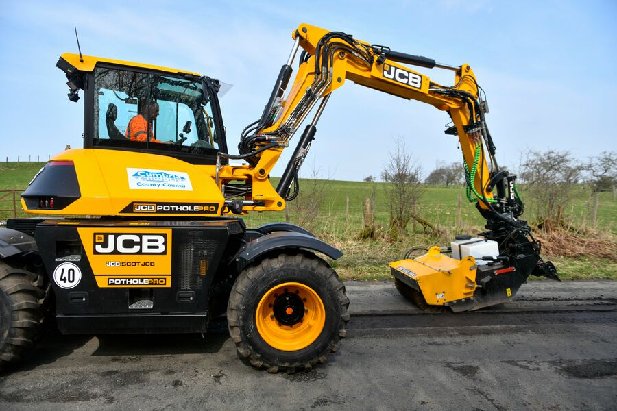8分鐘修復1個坑！成本減半！JCB公路維護新品PotholePro