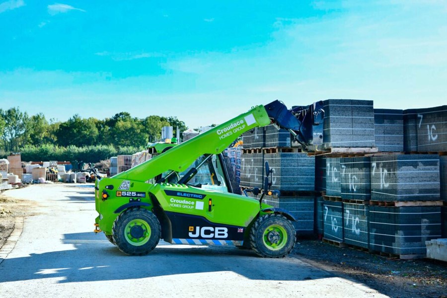 行勝于言！JCB 純電動伸縮臂叉裝車525-60E熱銷