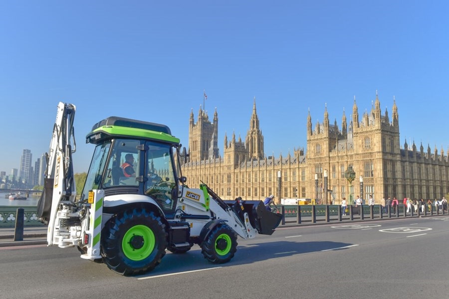 歷史性突破！JCB氫能挖掘裝載機獲準在英國道路行駛